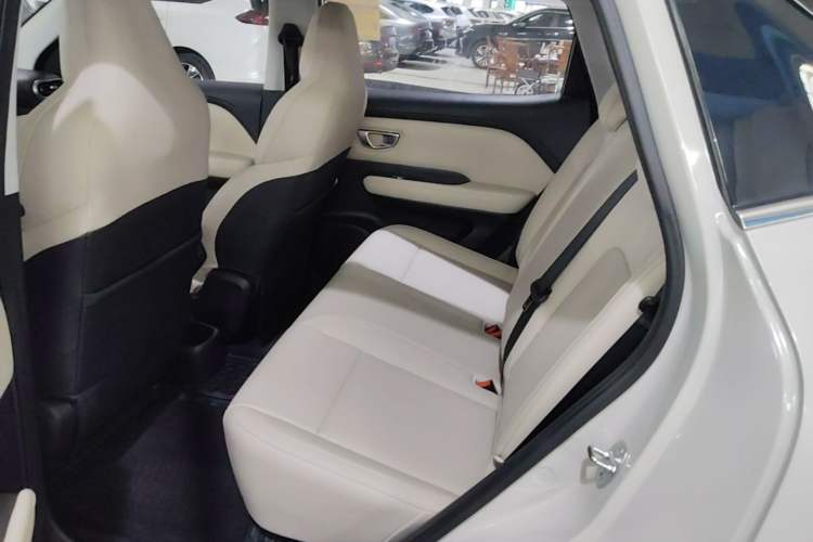 Used Wuling Bingo PLUS 2024 330 km Range Five-Seater Version Left Rear Seat