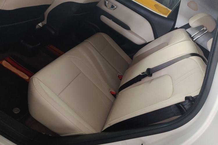 Used Wuling Bingo PLUS 2024 330 km Range Five-Seater Version Left Rear Seat