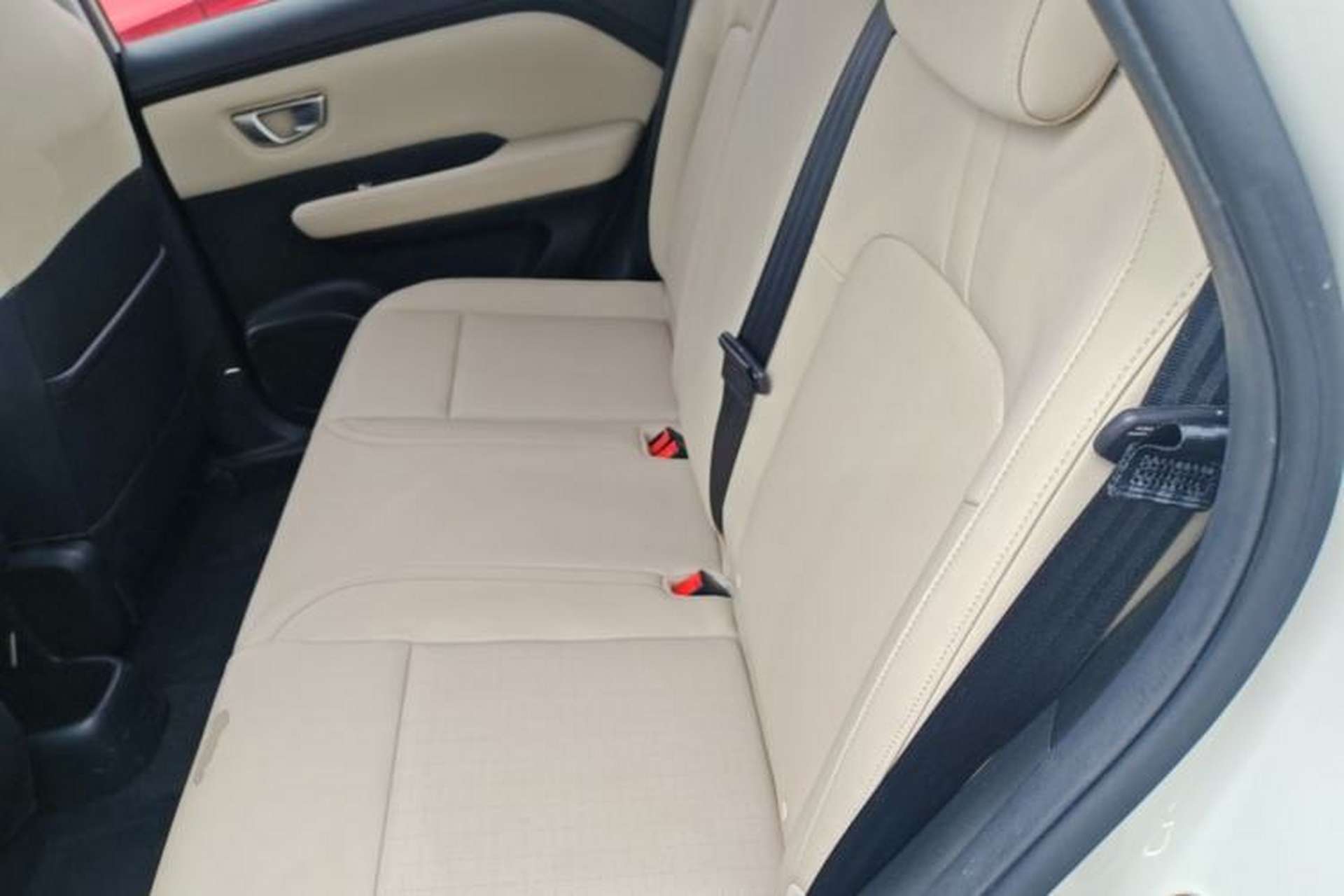 Used Wuling Bingo PLUS 2024 330 km Range Five-Seater Version Left Rear Seat