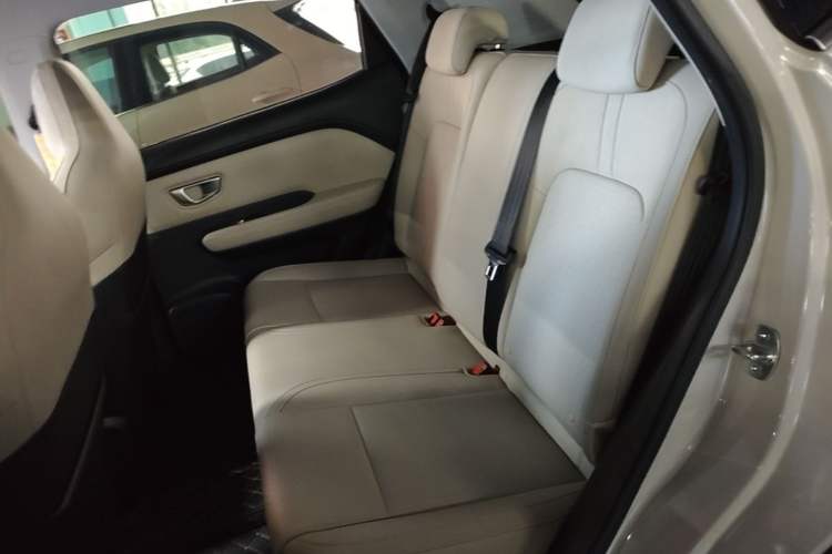 Used Wuling Bingo PLUS 2024 330 km Range Five-Seater Version Left Rear Seat