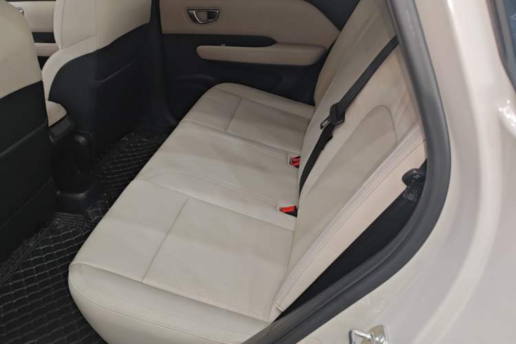 Used Wuling Bingo PLUS 2024 330 km Range Five-Seater Version Left Rear Seat