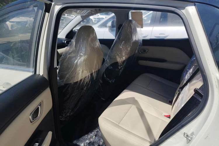 Used Wuling Bingo PLUS 2024 330 km Range Five-Seater Version Left Rear Seat
