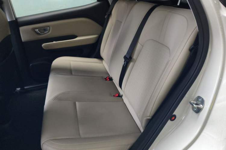 Used Wuling Bingo PLUS 2024 330 km Range Five-Seater Version Left Rear Seat