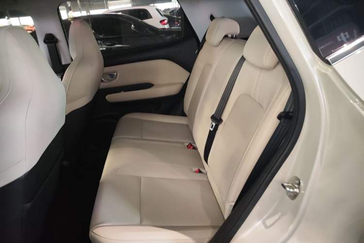 Used Wuling Bingo PLUS 2024 401 km Range 5-Seater Version Left Rear Seat