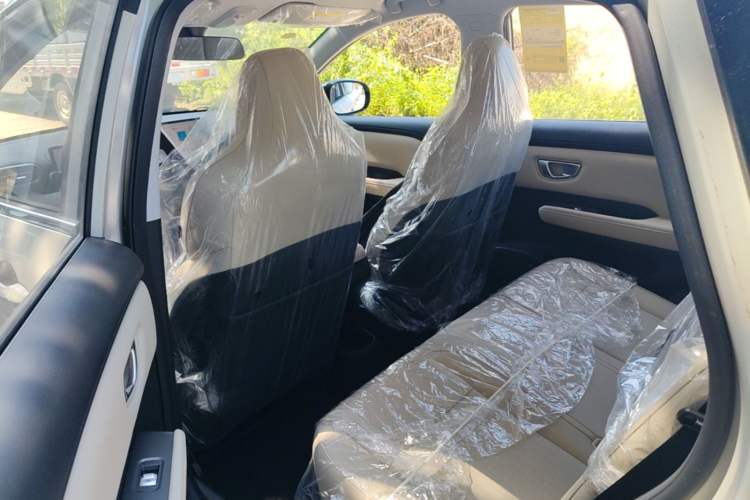 Used Wuling Bingo PLUS 2024 330 km Range Five-Seater Version Left Rear Seat