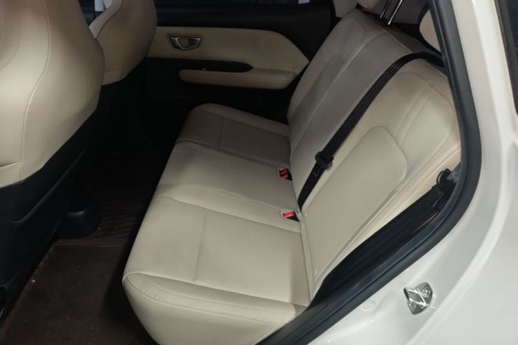 Used Wuling Bingo PLUS 2024 330 km Range Five-Seater Version Left Rear Seat