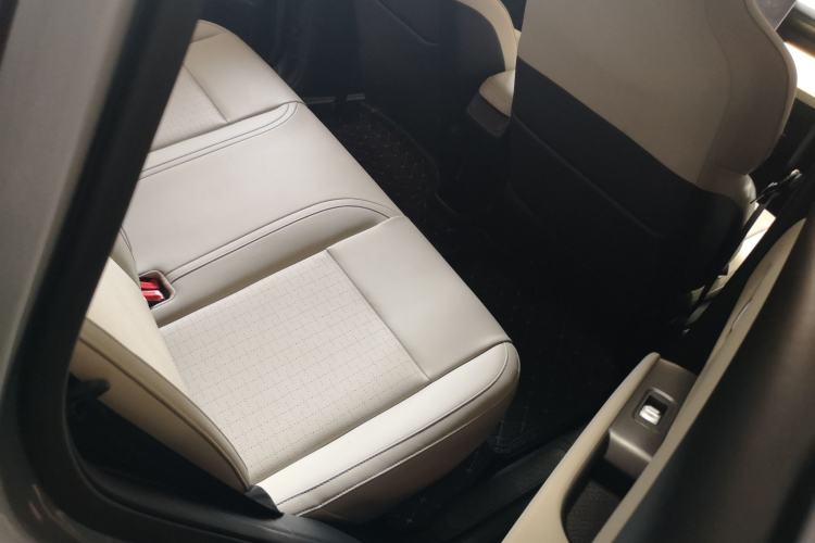 Used Wuling Bingo PLUS 2024 401 km Range 5-Seater Version Left Rear Seat