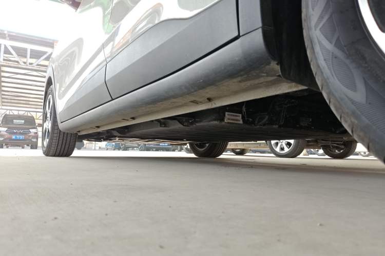 Used Wuling Bingo PLUS 2024 330 km Range Five-Seater Version Left Side Sill