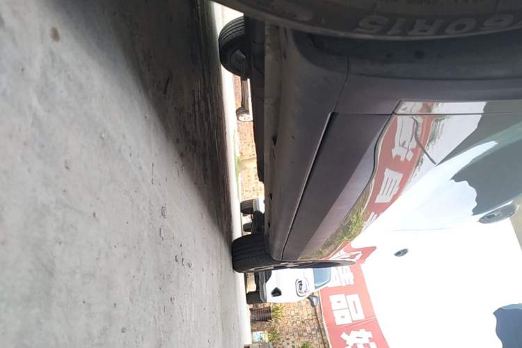 Used Wuling Bingo PLUS 2024 330 km Range Five-Seater Version Left Side Sill