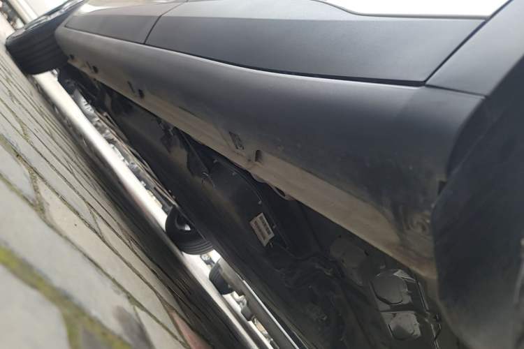 Used Wuling Bingo PLUS 2024 330 km Range Five-Seater Version Left Side Sill