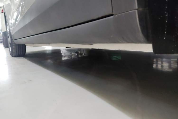 Used Wuling Bingo PLUS 2024 330 km Range Five-Seater Version Left Side Sill