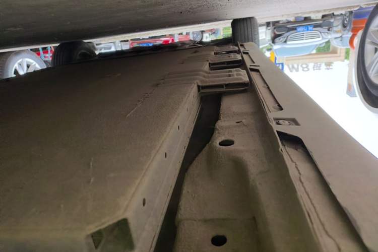 Used Wuling Bingo PLUS 2024 510 km Range 5-Seater Version Left Side Sill