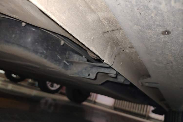 Used Wuling Bingo PLUS 2024 330 km Range Five-Seater Version Left Side Sill