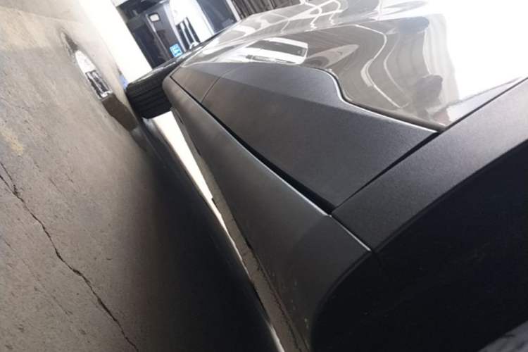 Used Wuling Bingo PLUS 2024 330 km Range Five-Seater Version Left Side Sill