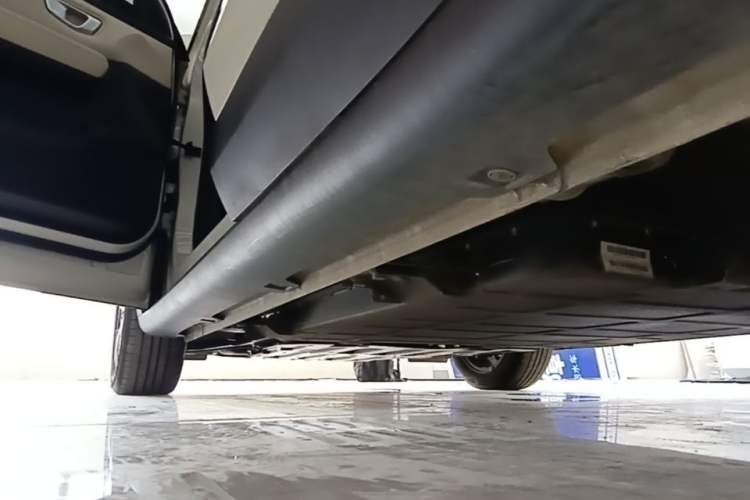 Used Wuling Bingo PLUS 2024 330 km Range Five-Seater Version Left Side Sill