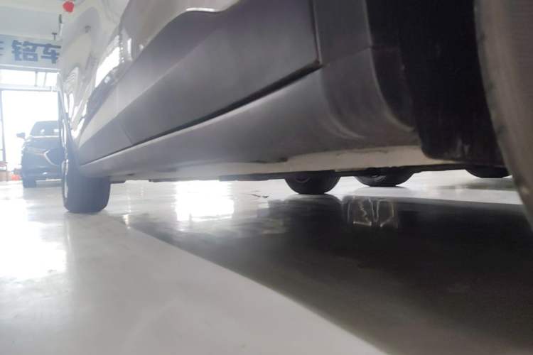 Used Wuling Bingo PLUS 2024 330 km Range Five-Seater Version Left Side Sill