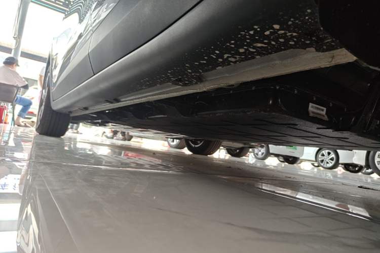 Used Wuling Bingo PLUS 2024 401 km Range 5-Seater Version Left Side Sill