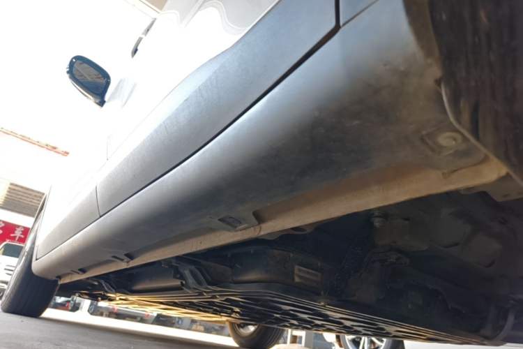 Used Wuling Bingo PLUS 2024 330 km Range Five-Seater Version Left Side Sill