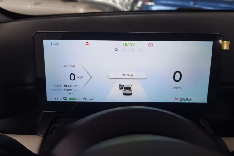 Used Wuling Bingo PLUS 2024 330 km Range Five-Seater Version Odometer Close Up