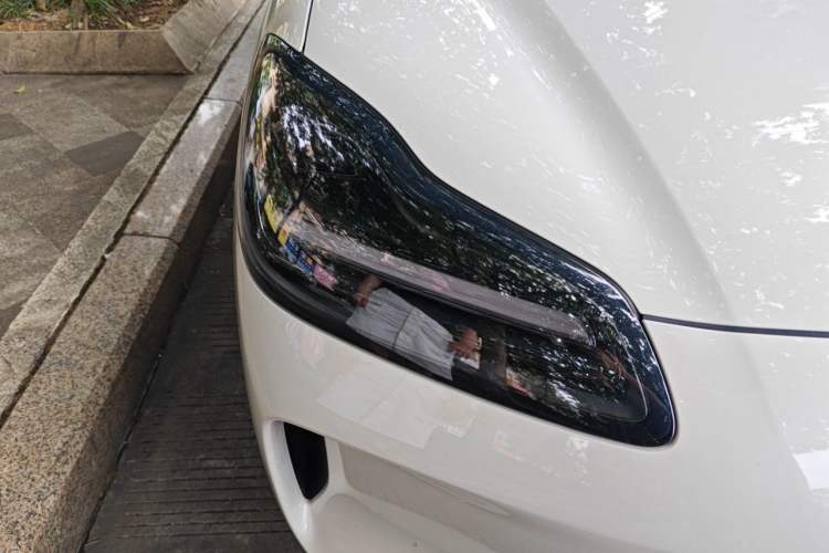 Used Wuling Bingo PLUS 2024 401 km Range 5-Seater Version Right Front Headlight