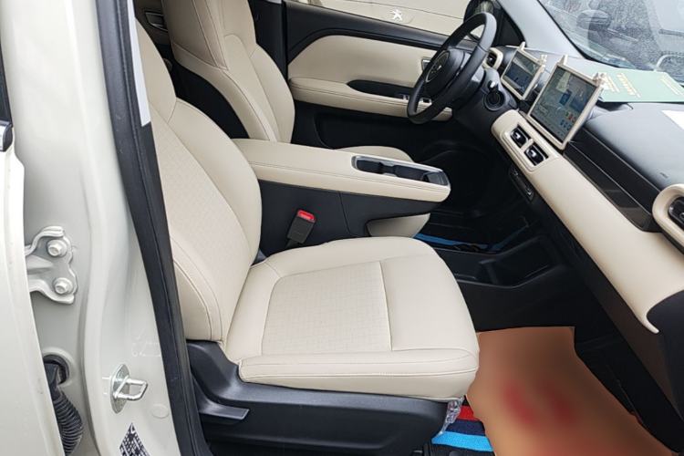 Used Wuling Bingo PLUS 2024 510 km Range 5-Seater Version Right Front Seat