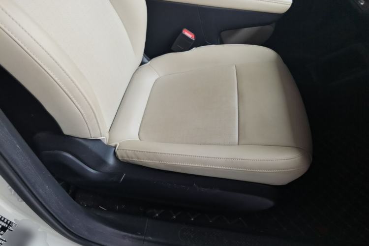 Used Wuling Bingo PLUS 2024 401 km Range 5-Seater Version Right Front Seat