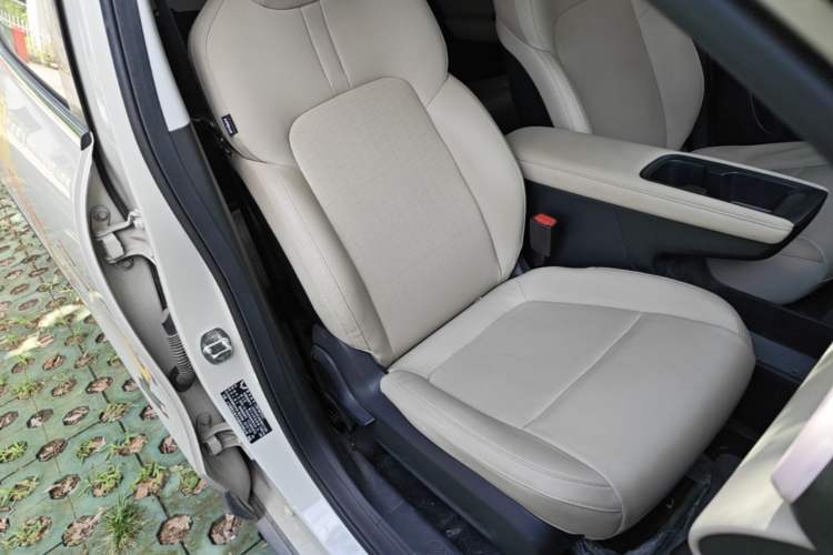 Used Wuling Bingo PLUS 2024 330 km Range Five-Seater Version Right Front Seat