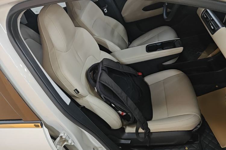 Used Wuling Bingo PLUS 2024 330 km Range Five-Seater Version Right Front Seat