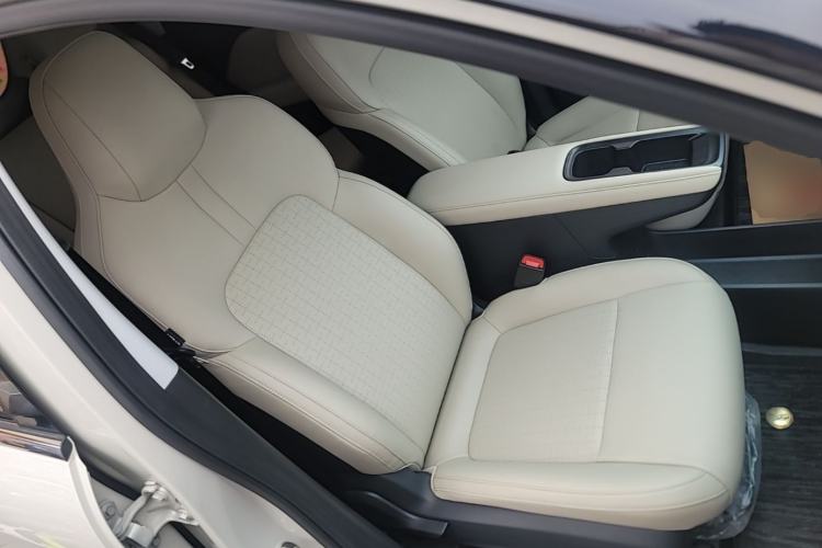 Used Wuling Bingo PLUS 2024 330 km Range Five-Seater Version Right Front Seat