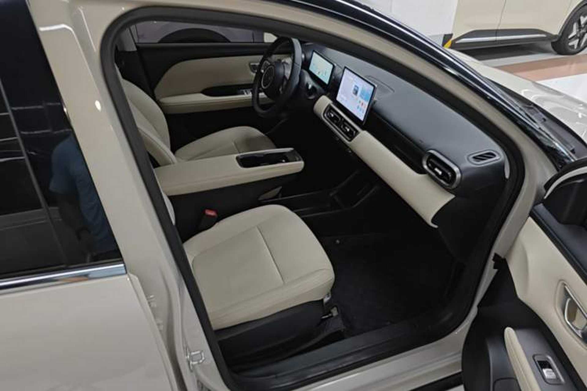 Used Wuling Bingo PLUS 2024 401 km Range 5-Seater Version Right Front Seat