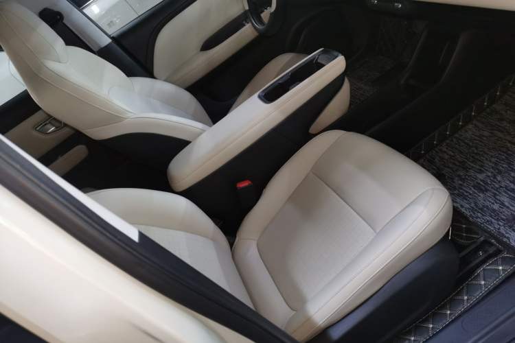 Used Wuling Bingo PLUS 2024 510 km Range 5-Seater Version Right Front Seat
