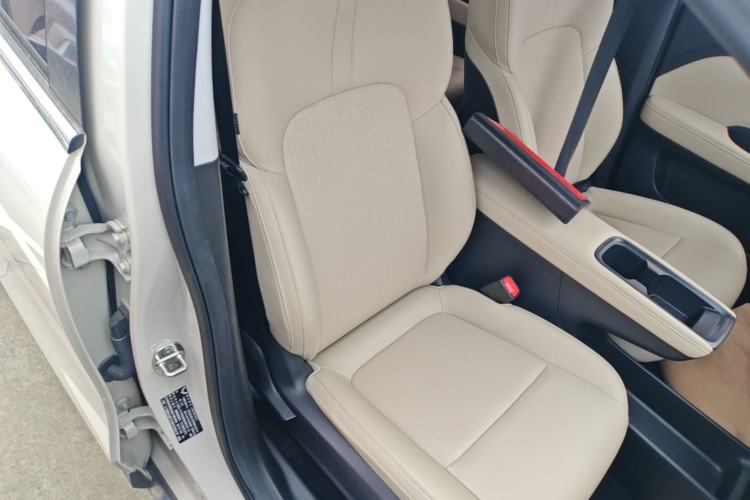 Used Wuling Bingo PLUS 2024 330 km Range Five-Seater Version Right Front Seat