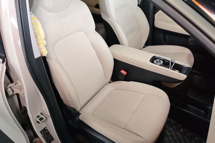 Used Wuling Bingo PLUS 2024 330 km Range Five-Seater Version Right Front Seat
