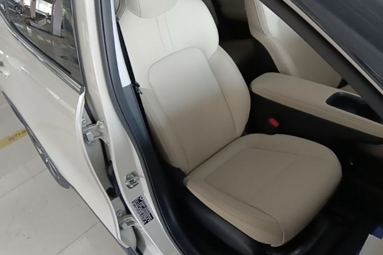 Used Wuling Bingo PLUS 2024 330 km Range Five-Seater Version Right Front Seat