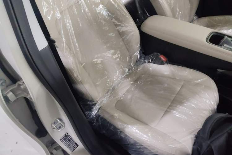 Used Wuling Bingo PLUS 2024 330 km Range Five-Seater Version Right Front Seat