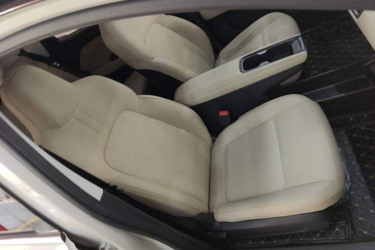 Used Wuling Bingo PLUS 2024 510 km Range 5-Seater Version Right Front Seat