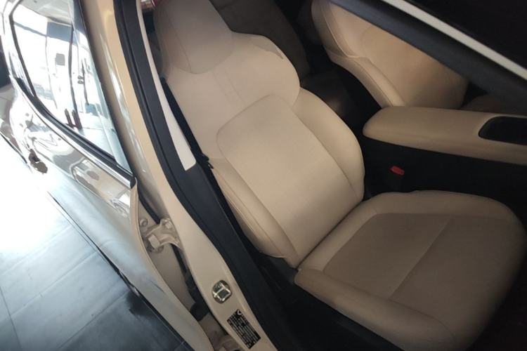 Used Wuling Bingo PLUS 2024 401 km Range 5-Seater Version Right Front Seat