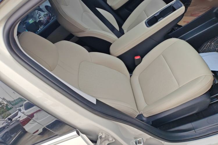 Used Wuling Bingo PLUS 2024 330 km Range Five-Seater Version Right Front Seat