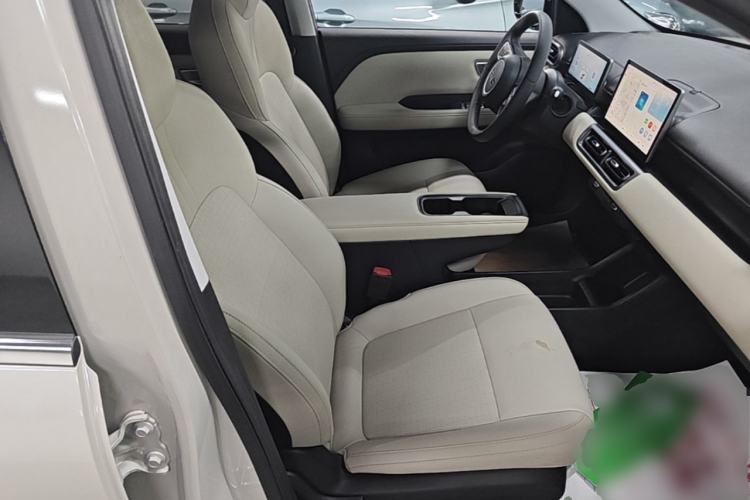 Used Wuling Bingo PLUS 2024 510 km Range 5-Seater Version Right Front Seat