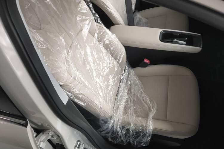 Used Wuling Bingo PLUS 2024 401 km Range 5-Seater Version Right Front Seat