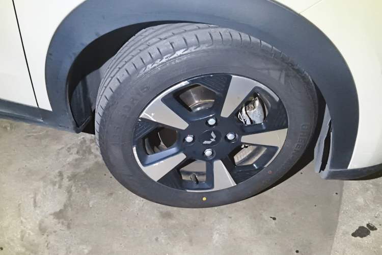 Used Wuling Bingo PLUS 2024 330 km Range Five-Seater Version Right Front Wheel Hub