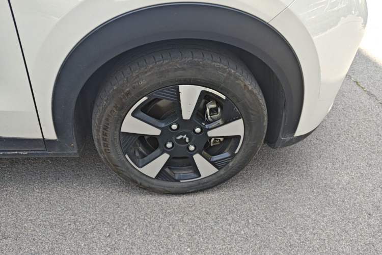 Used Wuling Bingo PLUS 2024 510 km Range 5-Seater Version Right Front Wheel Hub