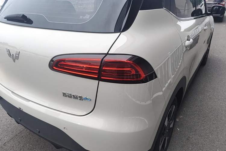 Used Wuling Bingo PLUS 2024 330 km Range Five-Seater Version Right Rear Taillight