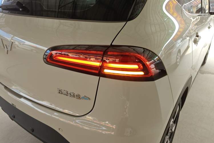 Used Wuling Bingo PLUS 2024 330 km Range Five-Seater Version Right Rear Taillight