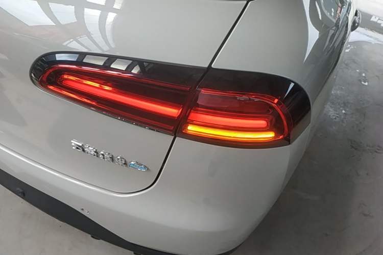 Used Wuling Bingo PLUS 2024 330 km Range Five-Seater Version Right Rear Taillight