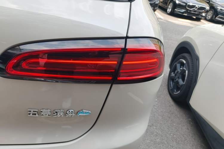 Used Wuling Bingo PLUS 2024 401 km Range 5-Seater Version Right Rear Taillight