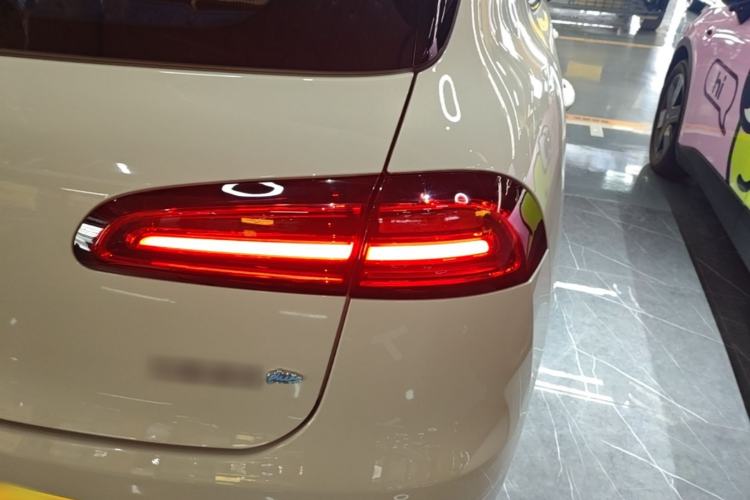 Used Wuling Bingo PLUS 2024 401 km Range 5-Seater Version Right Rear Taillight