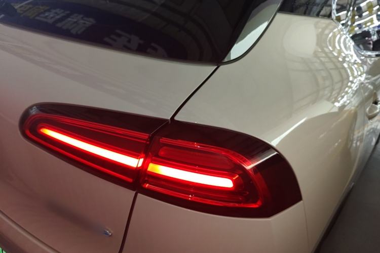 Used Wuling Bingo PLUS 2024 330 km Range Five-Seater Version Right Rear Taillight