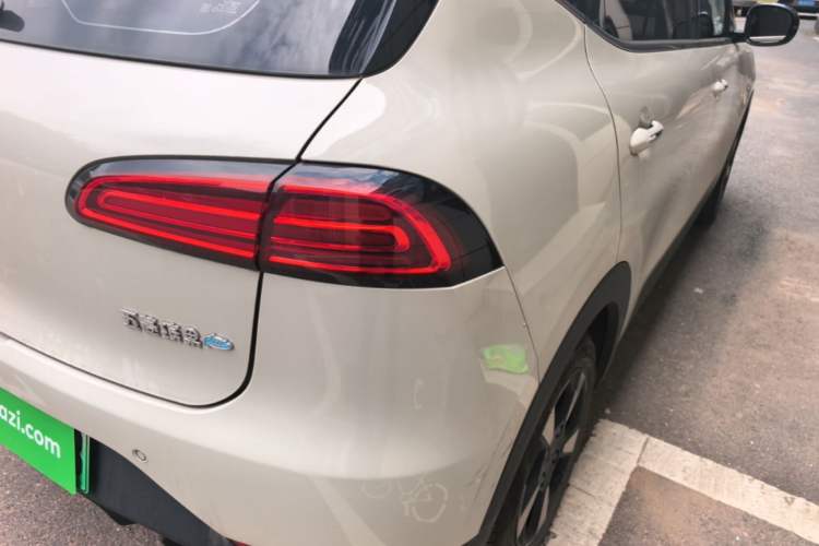 Used Wuling Bingo PLUS 2024 330 km Range Five-Seater Version Right Rear Taillight