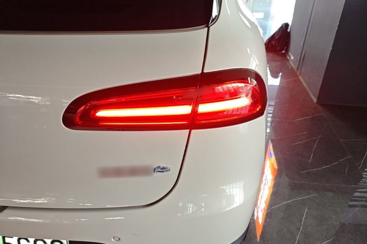 Used Wuling Bingo PLUS 2024 330 km Range Five-Seater Version Right Rear Taillight